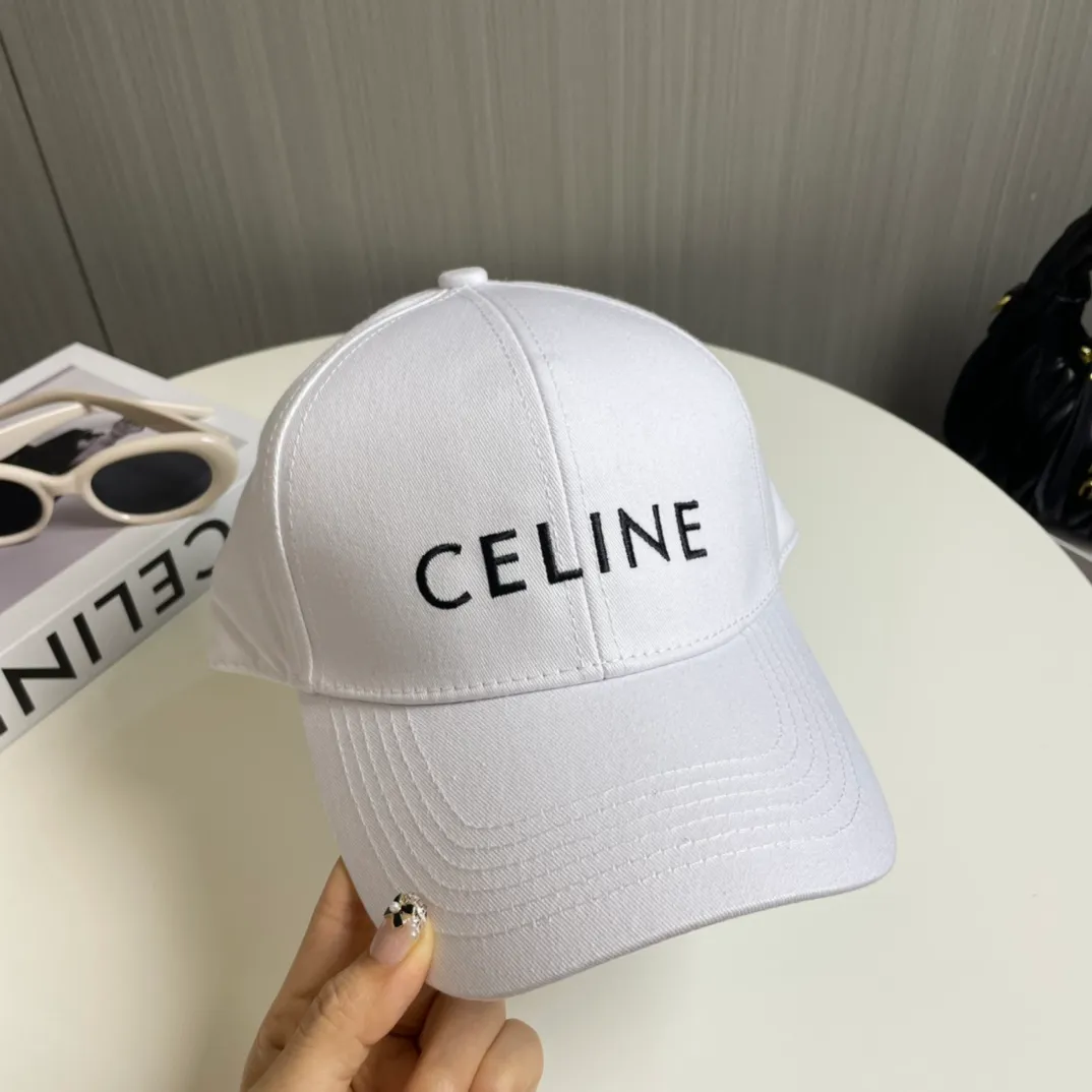 P70 [CELINE Celine] new simple baseball cap, shipped from the counter at the same time, big-name models are very easy to match, so hurry up and get it!