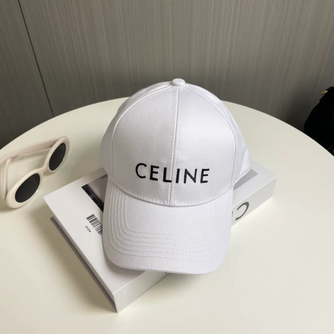 P70 [CELINE Celine] new simple baseball cap, shipped from the counter at the same time, big-name models are very easy to match, so hurry up and get it!