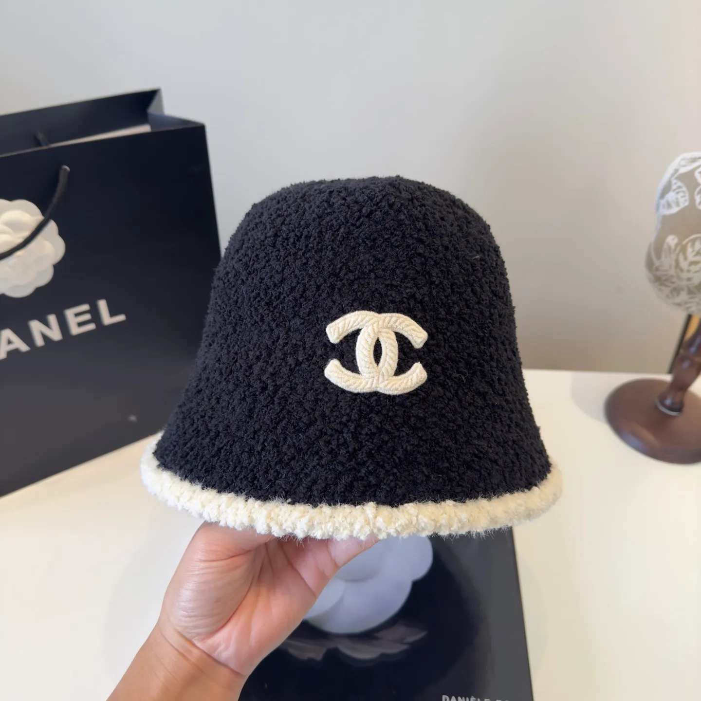 💰60¥ Chanel new wool bucket hat, foldable
