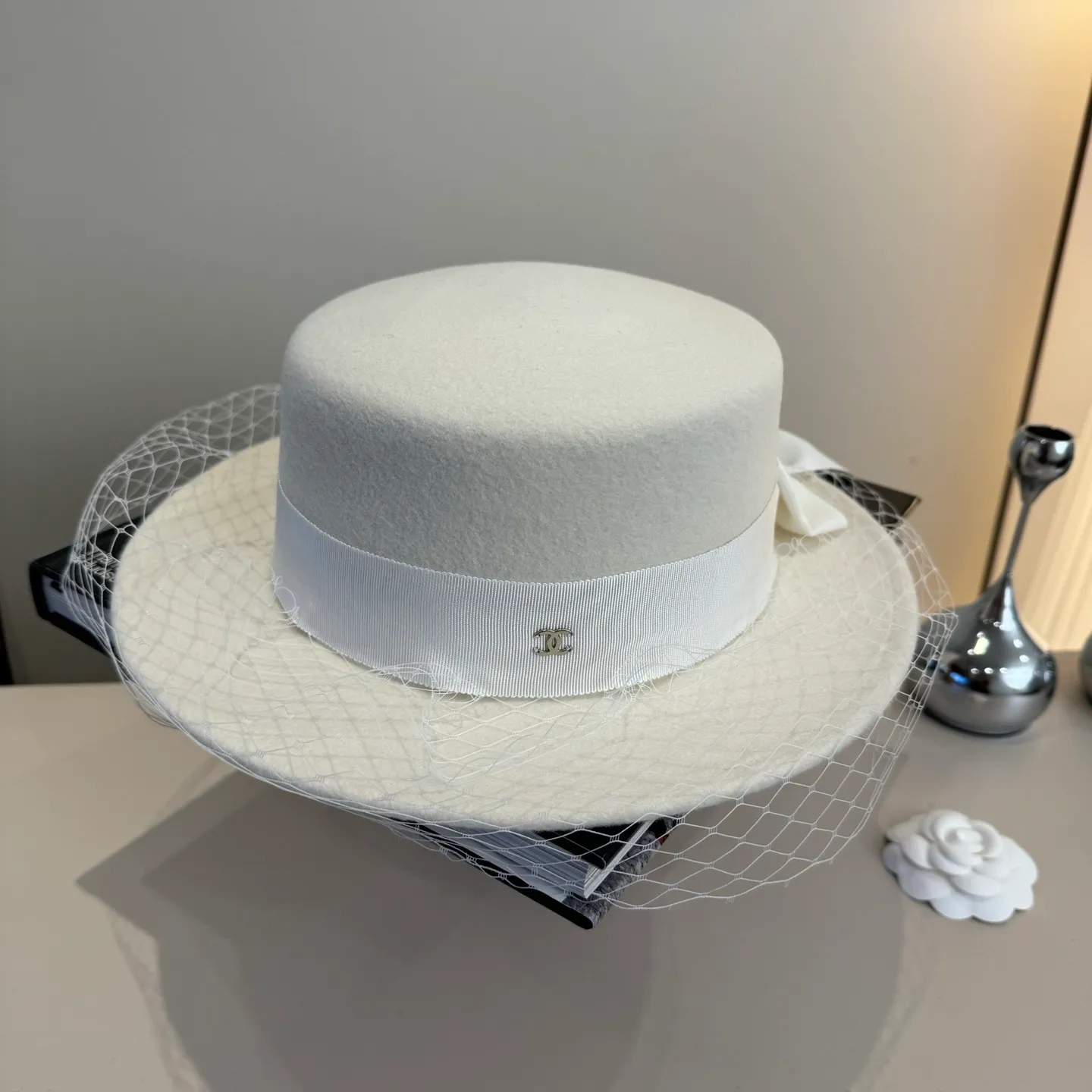 💰220¥ White Chanel wool flat top, mesh hat, 100% wool 🦙Fabric% Head circumference 57cm