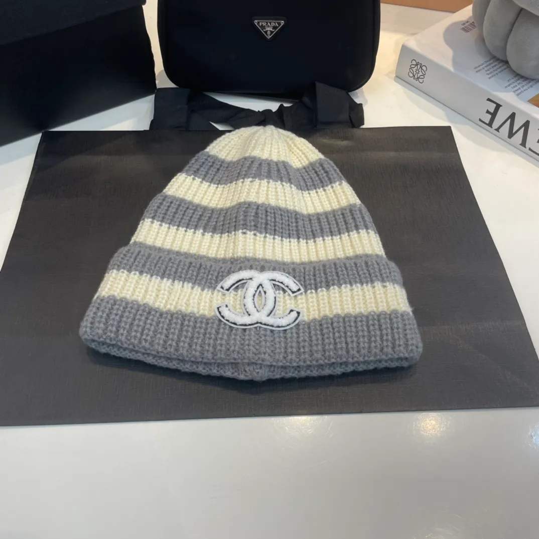 P60 CHANEL Chanel 2022 new autumn and winter counter style striped knitted beanie, small fragrance~warm and fashionable