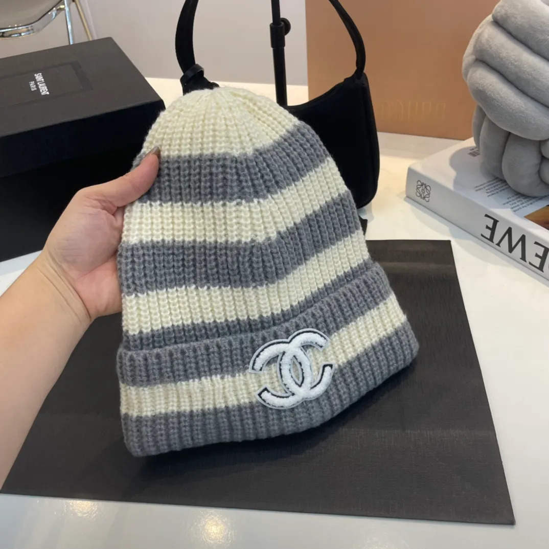 P60 CHANEL Chanel 2022 new autumn and winter counter style striped knitted beanie, small fragrance~warm and fashionable