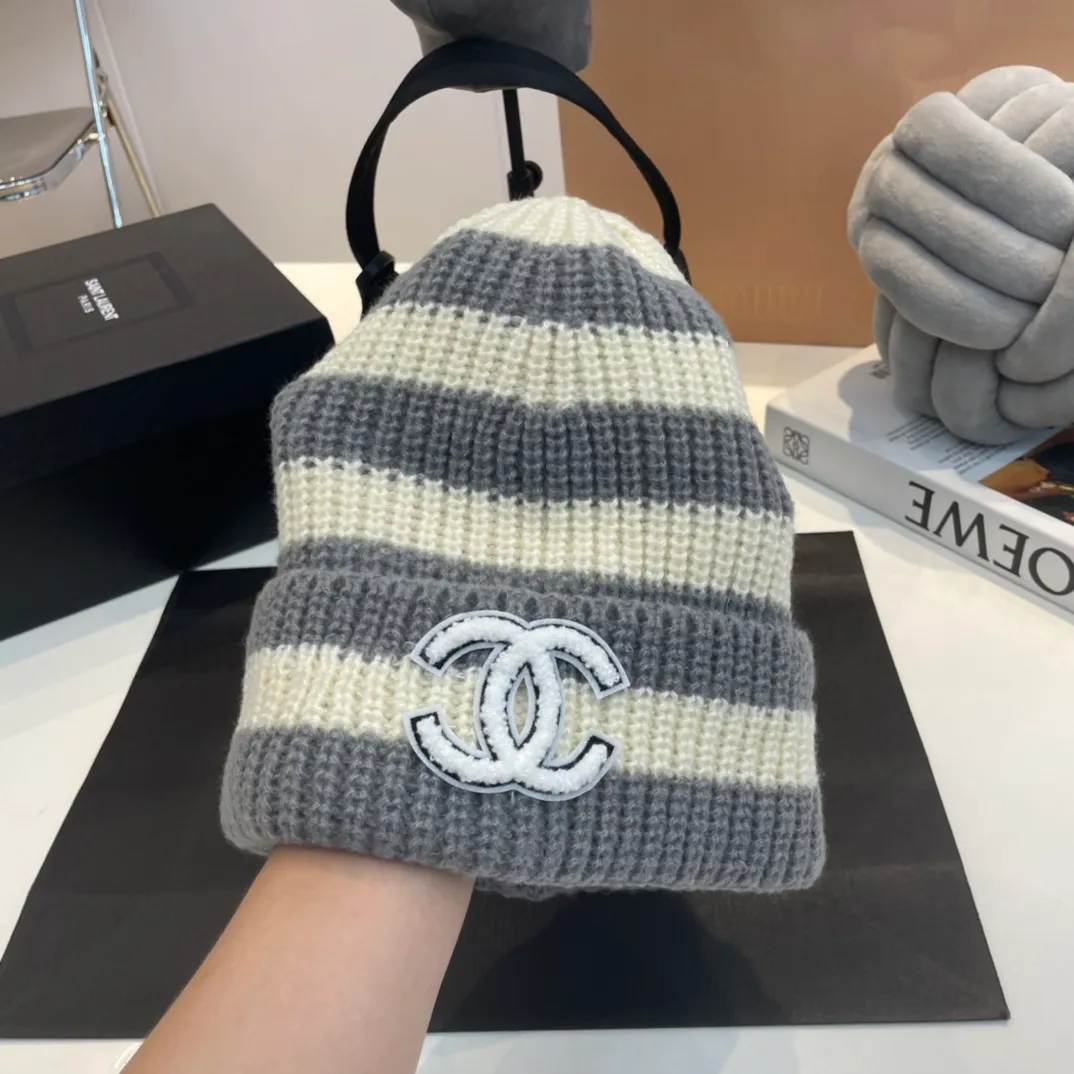 P60 CHANEL Chanel 2022 new autumn and winter counter style striped knitted beanie, small fragrance~warm and fashionable