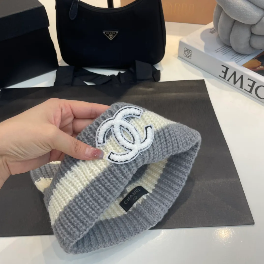 P60 CHANEL Chanel 2022 new autumn and winter counter style striped knitted beanie, small fragrance~warm and fashionable