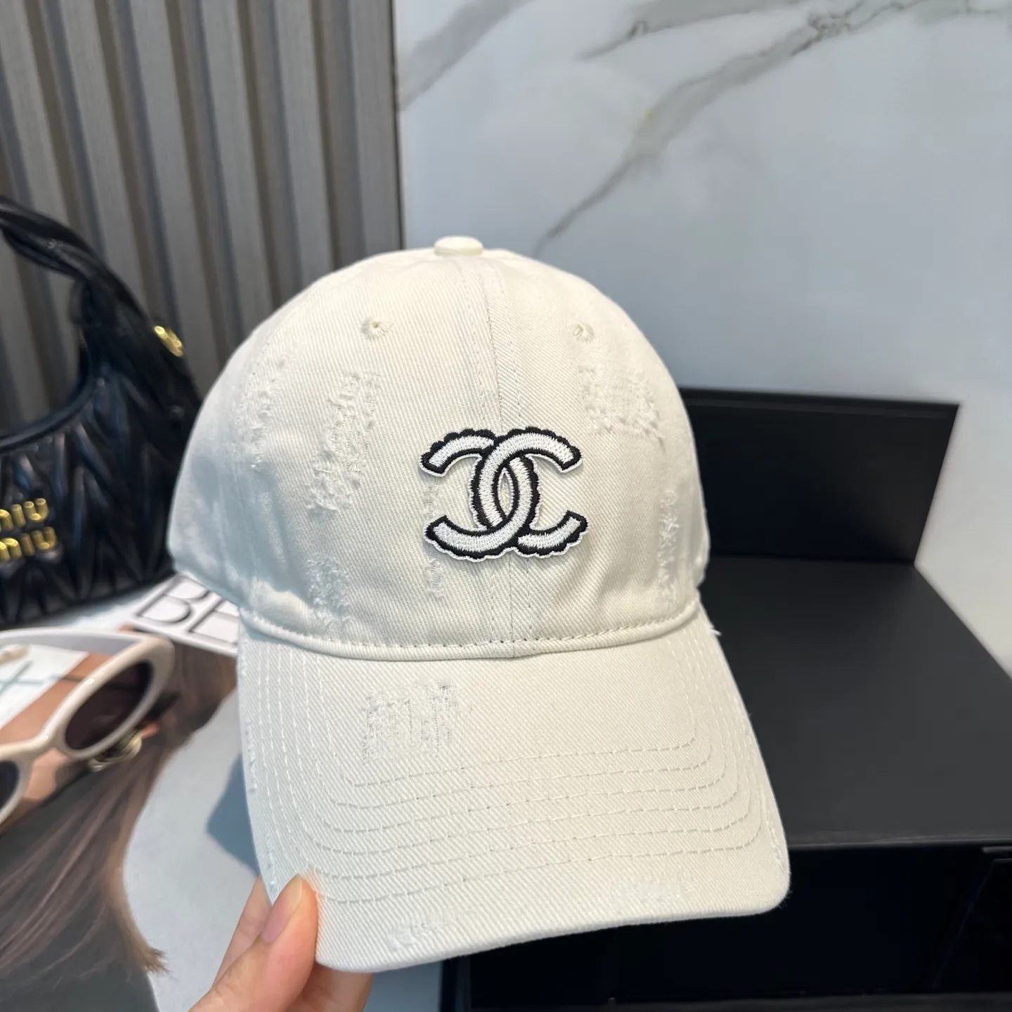 P60 Chanel's new simple baseball cap in dopamine color, a hot color at the moment - full of street style! Trendy and versatile, Xiaohongshu grows grass, poison, get your boyfriend, and cool together