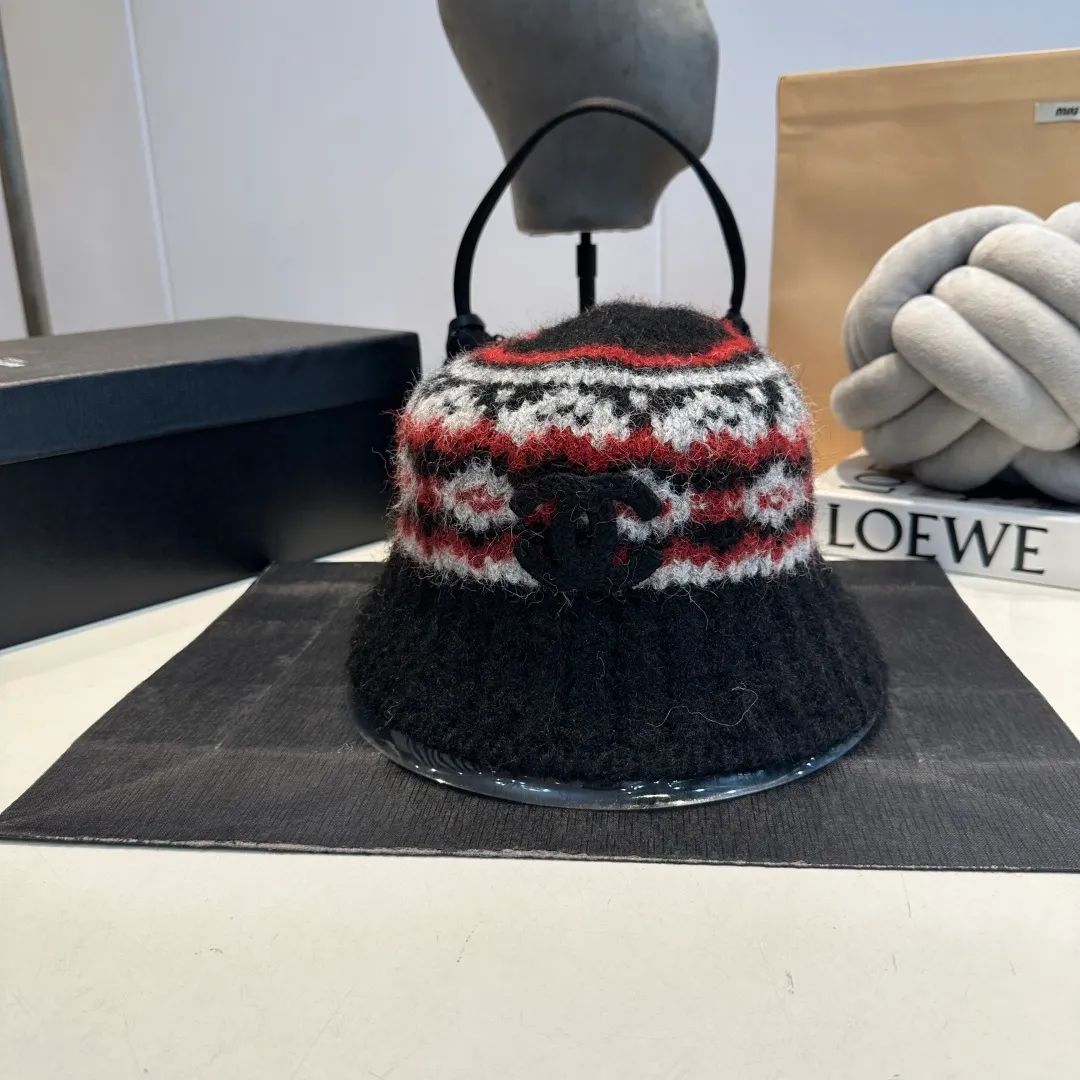 P60 CHANEL Chanel 2025 autumn and winter new small fragrant style fisherman hat unique design ~ a retro literary style
