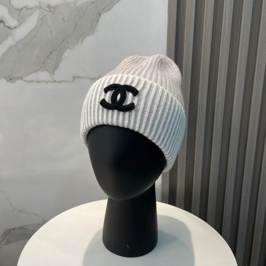 P56 comes with dust bag 🌺 [CHANEL] New knitted hat, Xiaohongshu, the main recommendation of major Internet celebrities! Thicker and warmer, fashionable and popular🌸First-class texture, the best brand for keeping warm in autumn and winter, order now, limited quantity available