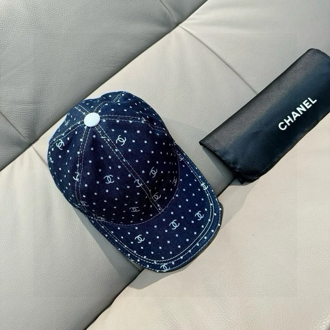 p90, Chanel (Chanel) new original baseball cap, denim small double C, 1:1 mold opening and customization at the counter, original denim fabric + first-layer cowhide, light and breathable! The quality is great, the basic head circumference is 56cm, and the patch is adjustable.