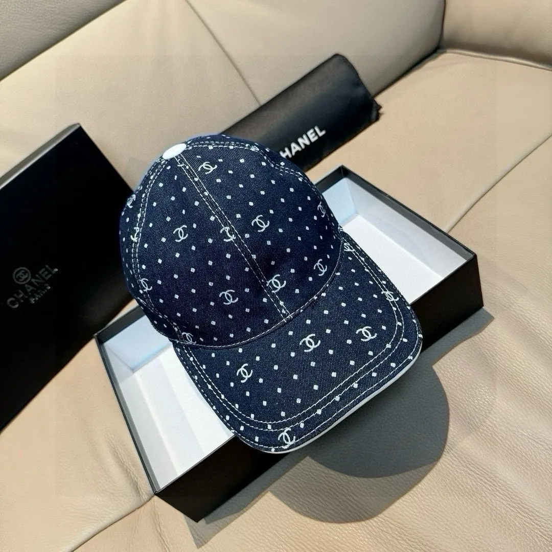 p90, Chanel (Chanel) new original baseball cap, denim small double C, 1:1 mold opening and customization at the counter, original denim fabric + first-layer cowhide, light and breathable! The quality is great, the basic head circumference is 56cm, and the patch is adjustable.