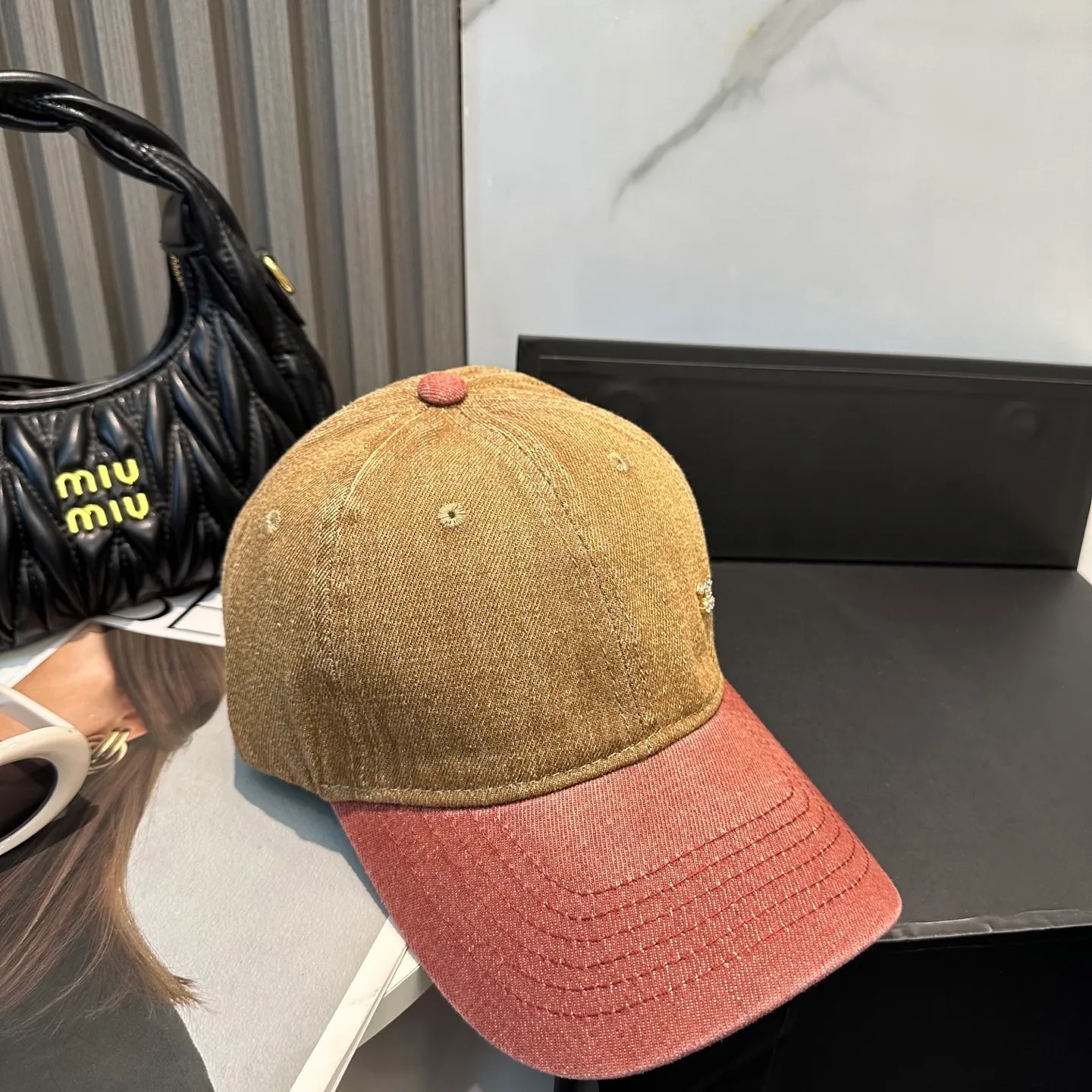 P56 Chanel (Chanel) counter new original washed denim baseball cap, customized three-dimensional logo is exquisite! Original quality, exclusive physical shooting.