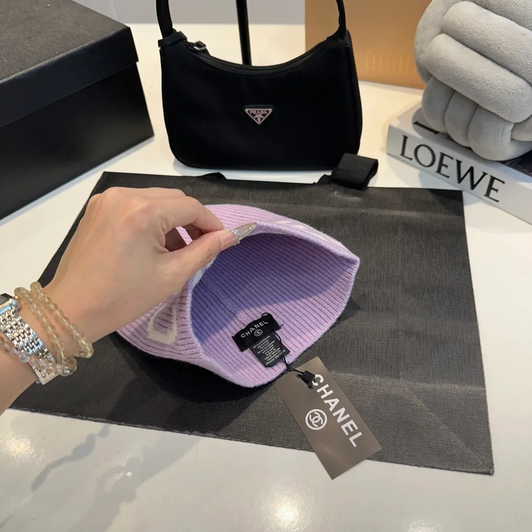 P70 2025 Official Chanel Chanel Autumn and Winter Beanie Recommended by Internet Celebrity Fashion Bloggers, Xiaohongshu Popular Style, Knitted Beanie with Super Soft and Comfortable Feel, Excellent Elasticity!