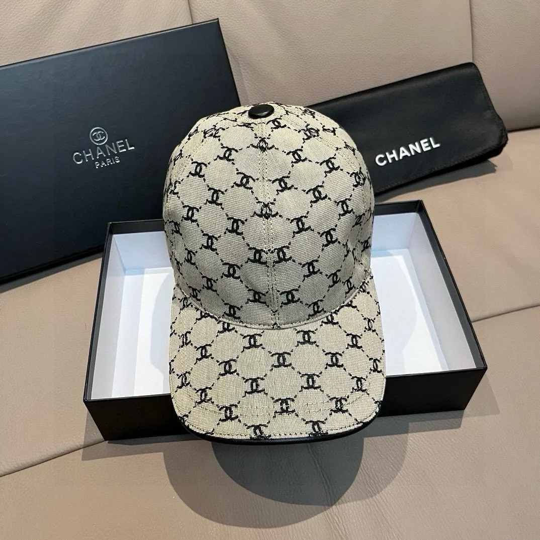 p90 new model shipped!   , Chanel (Chanel) new original baseball cap, small double C jacquard, 1:1 mold opening and customization at the counter, original canvas fabric + first layer of cowhide, light and breathable! The quality is great, the basic head circumference is 56cm, and the patch is adjustable.
