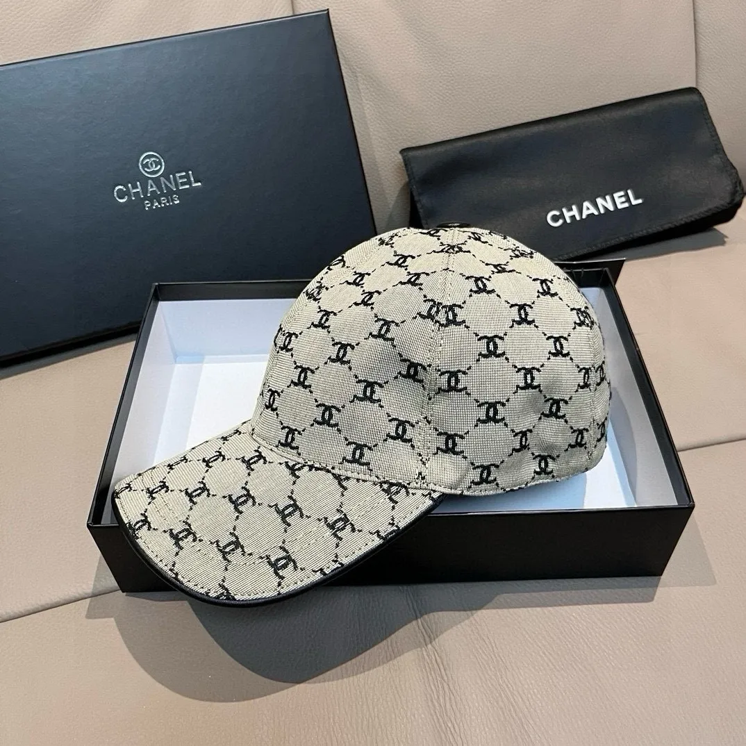 p90 new model shipped!   , Chanel (Chanel) new original baseball cap, small double C jacquard, 1:1 mold opening and customization at the counter, original canvas fabric + first layer of cowhide, light and breathable! The quality is great, the basic head circumference is 56cm, and the patch is adjustable.