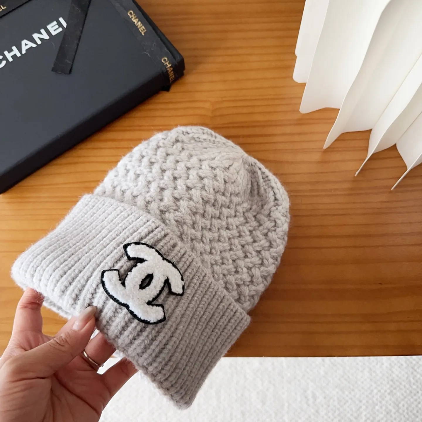 💰54 Chanel official website releases CHANEL small and popular knitted hat! Xiaohongshu’s new product is released, it’s so 🉑️, high-elastic fabric, classic colors, same style for men and women.