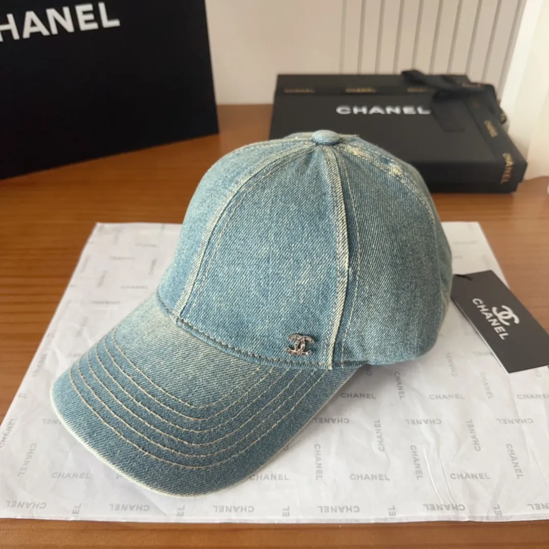 💰60 CHANEL Chanel new model🆕denim blue retro style bucket hat🔸 Take it out for holiday travel and it will be beautiful❕Middle-aged style. This kind of hat is not easy to match 😬 Ready stock