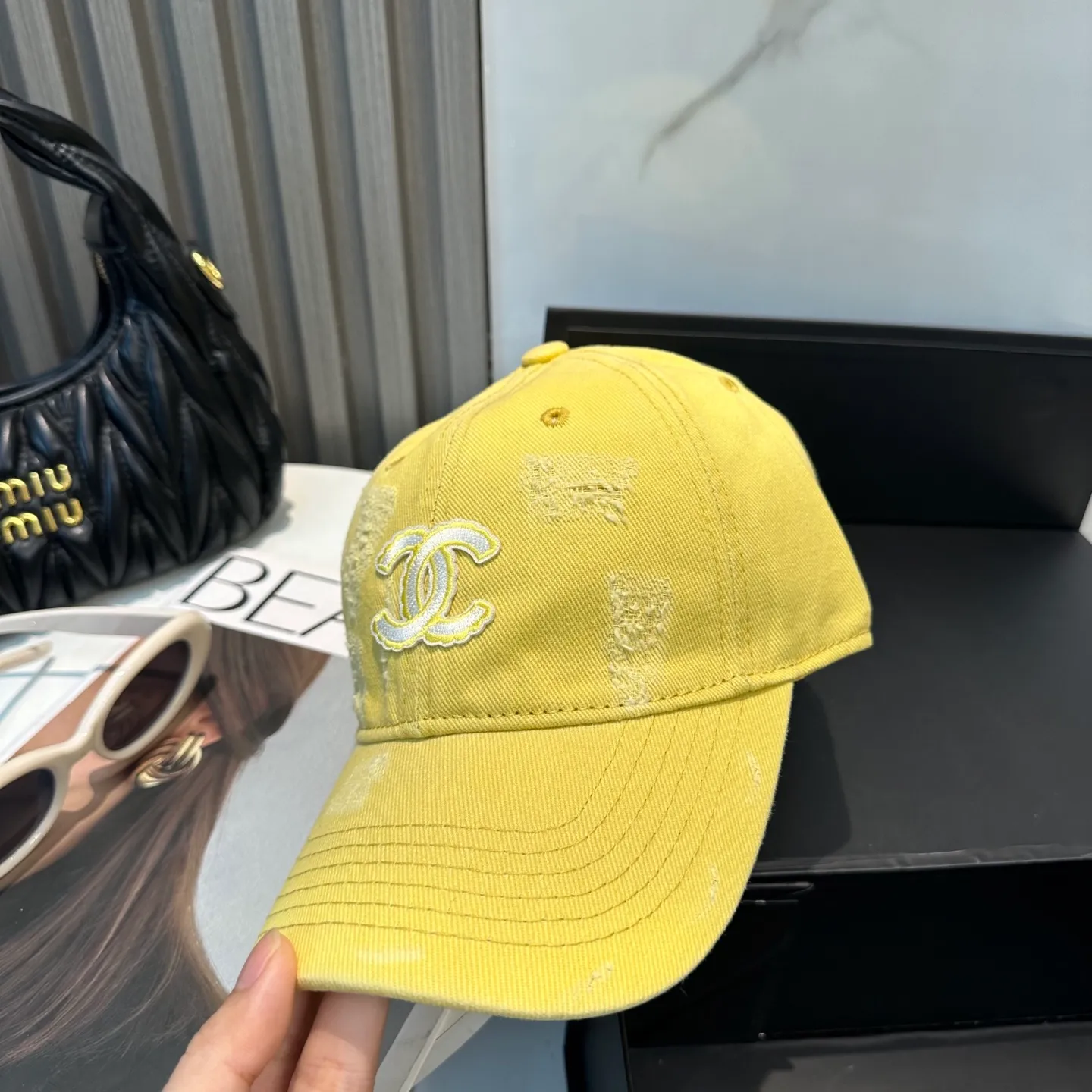 P60 Chanel's new simple baseball cap in dopamine color, a hot color at the moment - full of street style! Trendy and versatile, Xiaohongshu grows grass, poison, get your boyfriend, and cool together