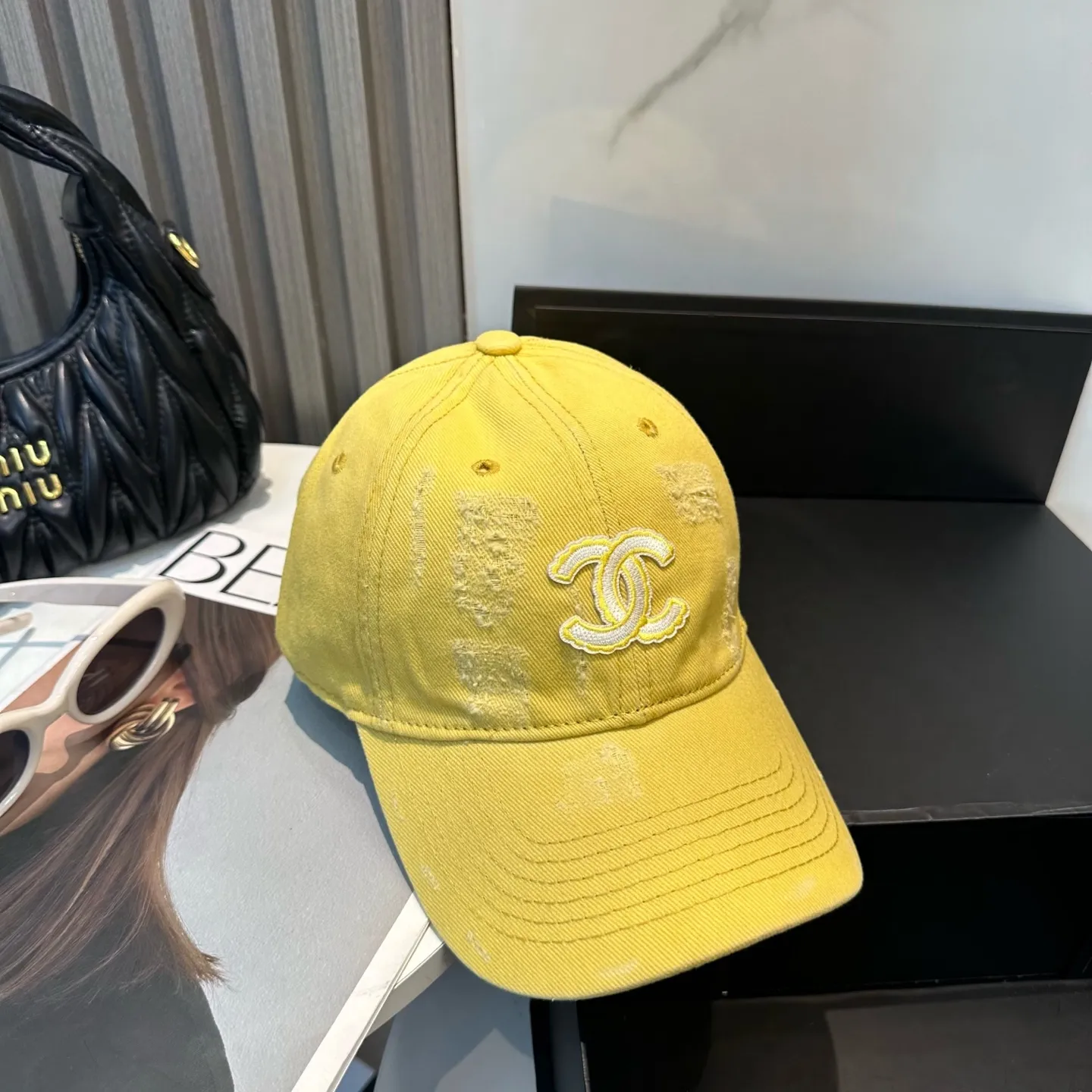 P60 Chanel's new simple baseball cap in dopamine color, a hot color at the moment - full of street style! Trendy and versatile, Xiaohongshu grows grass, poison, get your boyfriend, and cool together