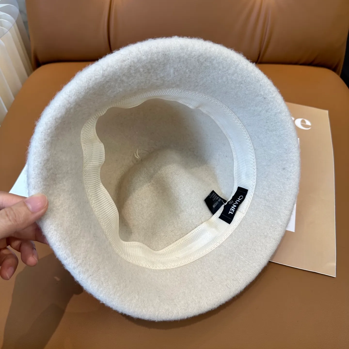 P76💛 Comes with dust bag [CHA Chanel] 2025 autumn and winter new style wool cashmere bucket hat, 🔆Quality goddess style ~ a must-have for going out on the street
