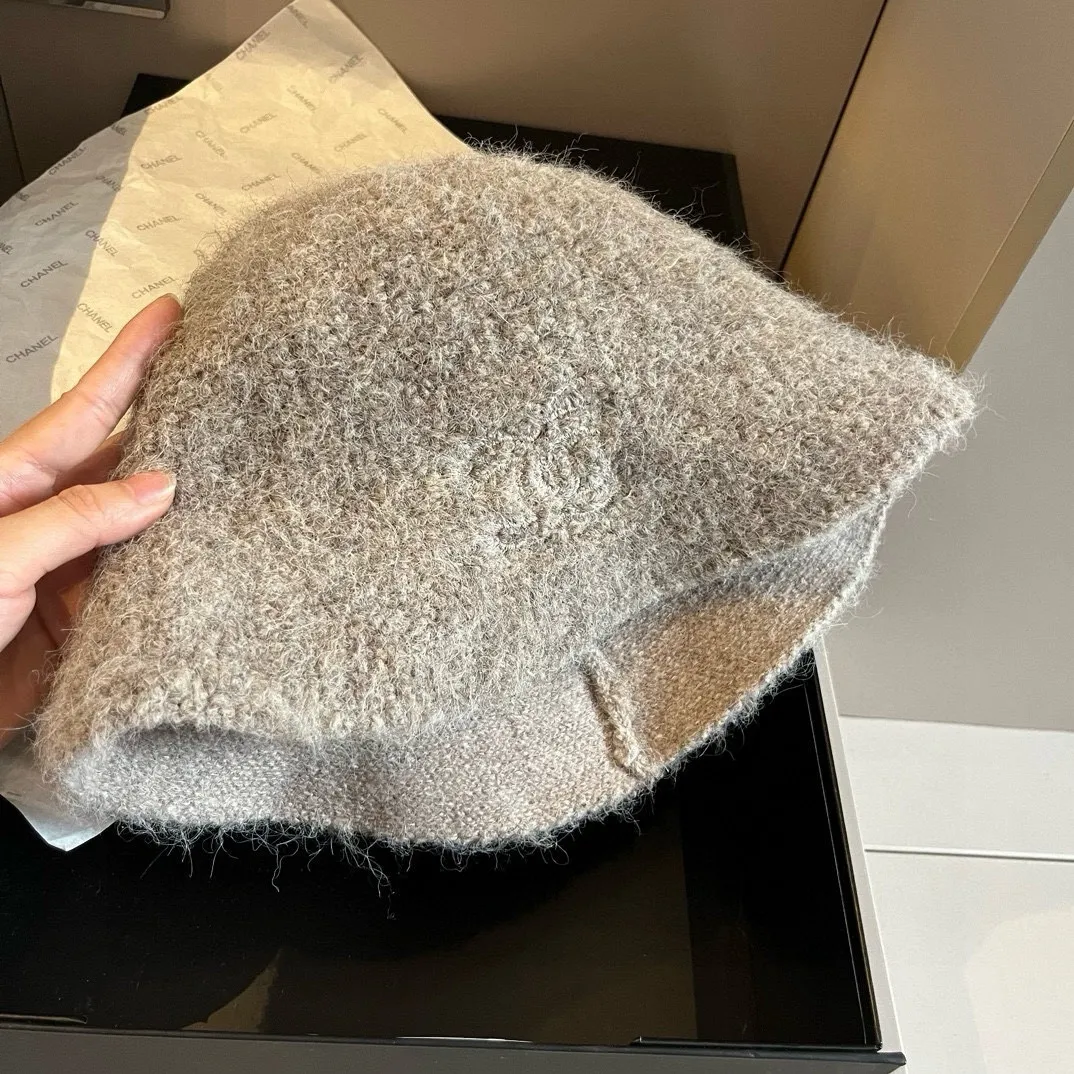 💰120¥ Chanel's new wool hand-grip bucket hat, simple lady style, head circumference 57cm