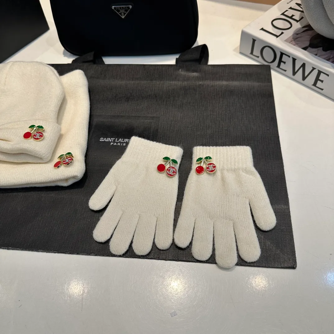 P140 Chanel Chanel children's knitted beanie cherry three-piece set, scarf, hat, gloves, super warm