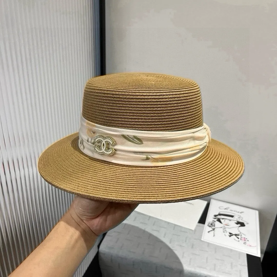 💰140¥ Chanel flat top hat, head circumference 57cm