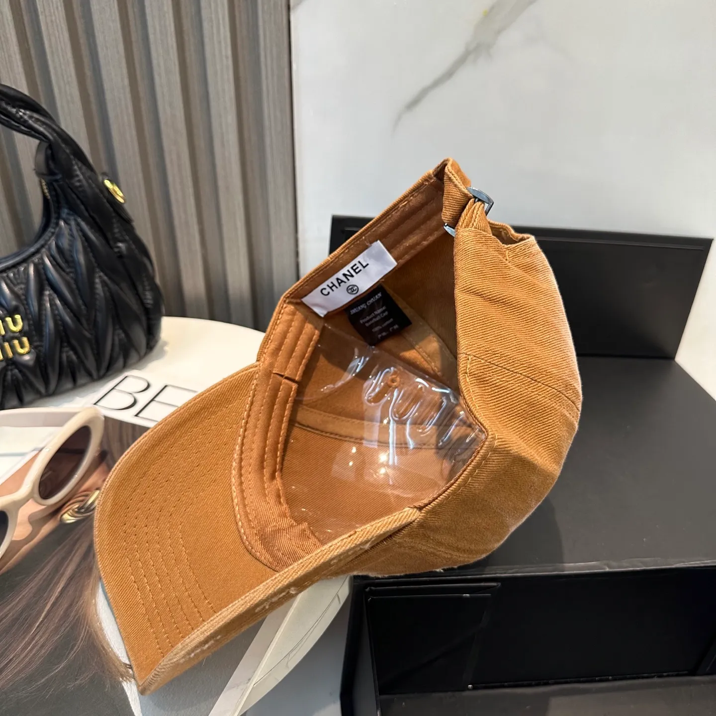P66 Chanel's new simple baseball cap in dopamine color, a hot color at the moment - full of street style! Trendy and versatile, Xiaohongshu grows grass, poison, get your boyfriend, and cool together