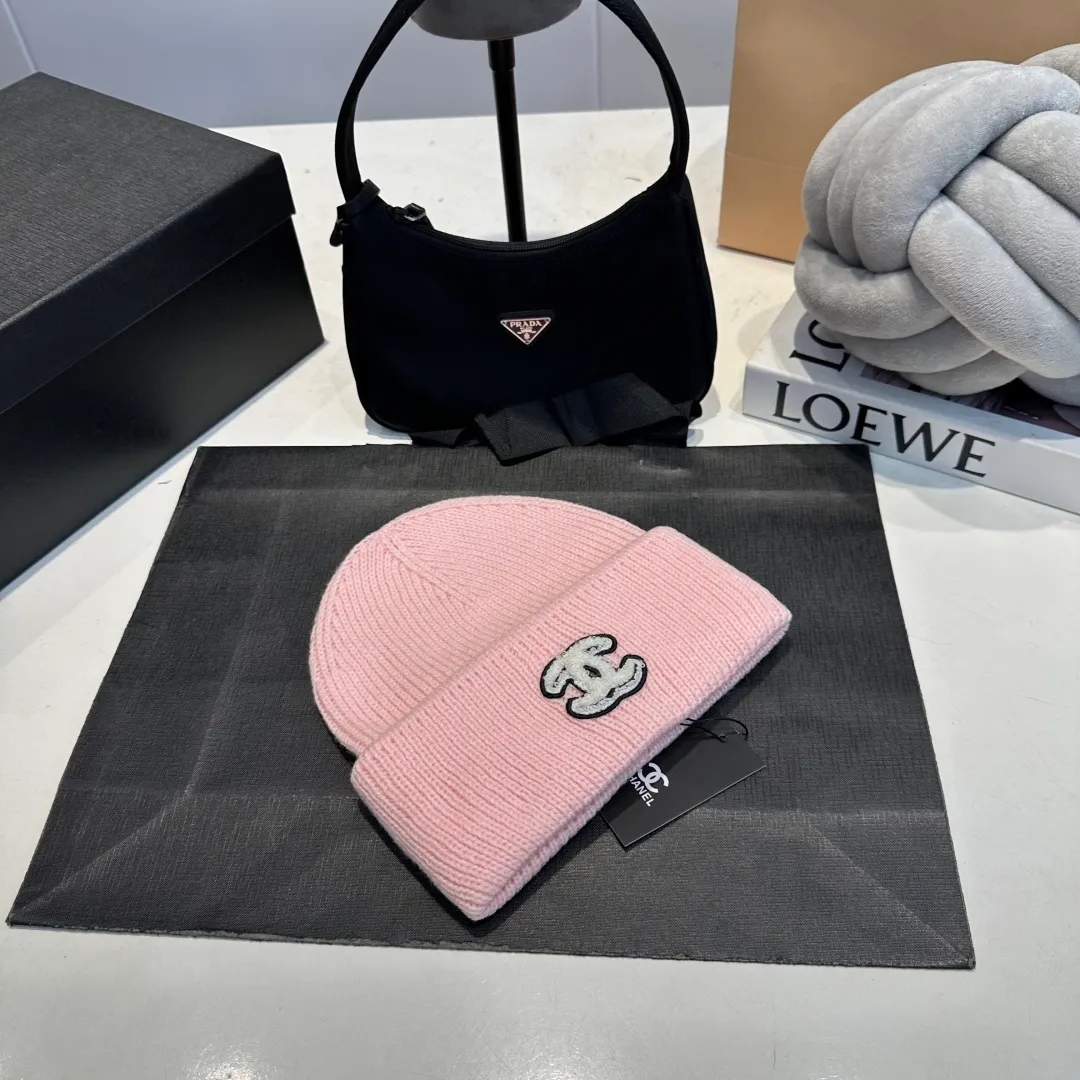 P60 Chanel knitted beanie