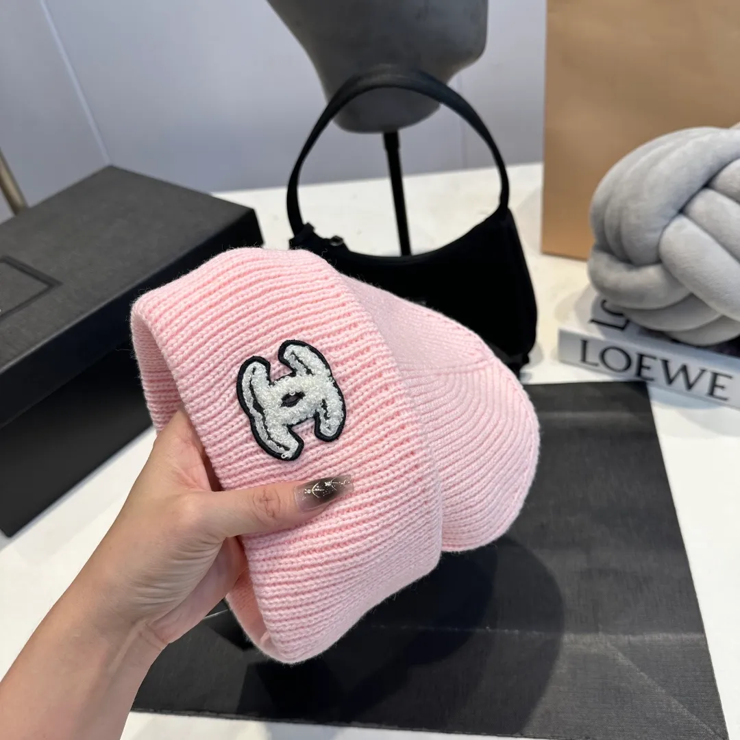 P60 Chanel knitted beanie