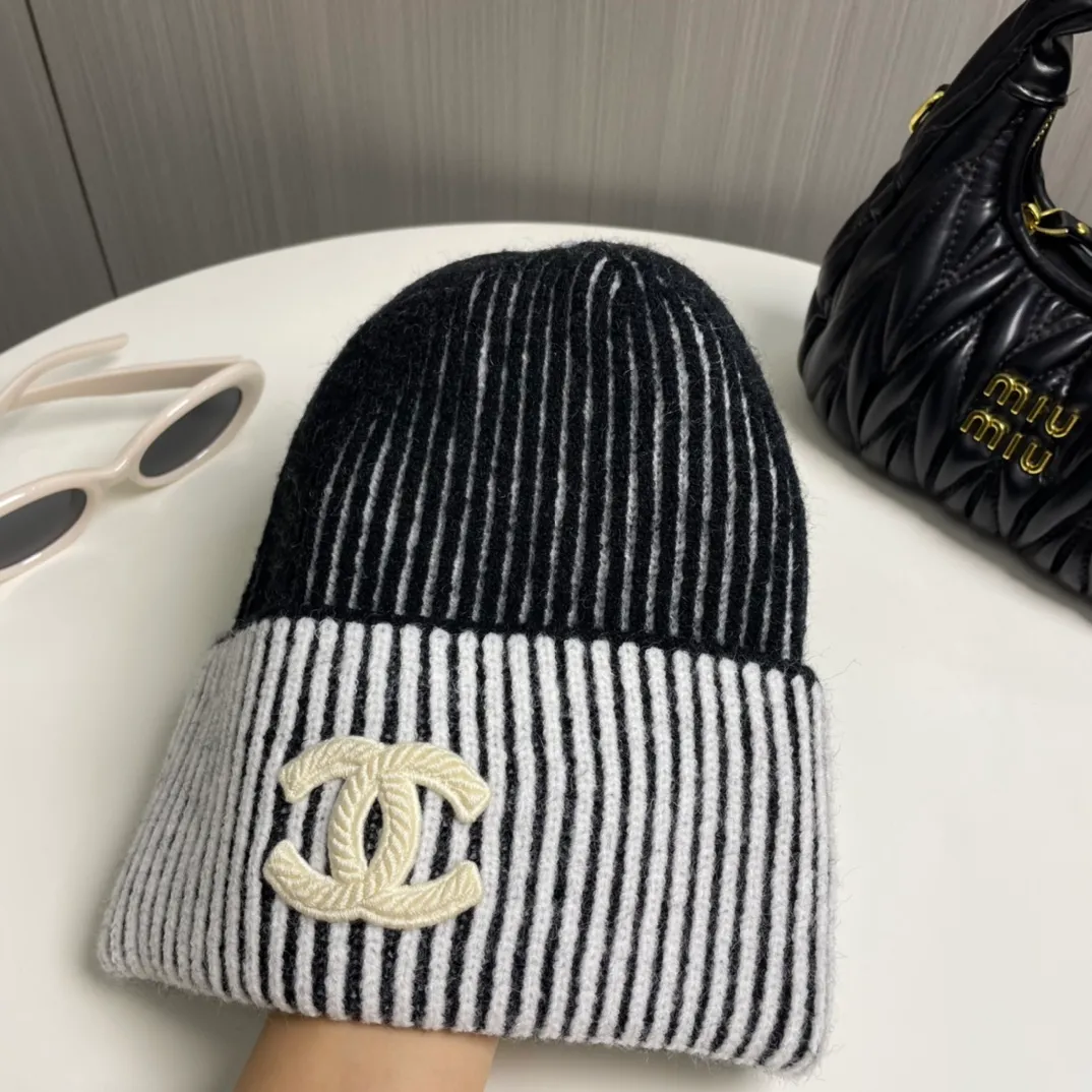 P56 comes with dust bag 🌺 [CHANEL] New knitted hat, Xiaohongshu, the main recommendation of major Internet celebrities! Thicker and warmer, fashionable and popular🌸First-class texture, the best brand for keeping warm in autumn and winter, order now, limited quantity available