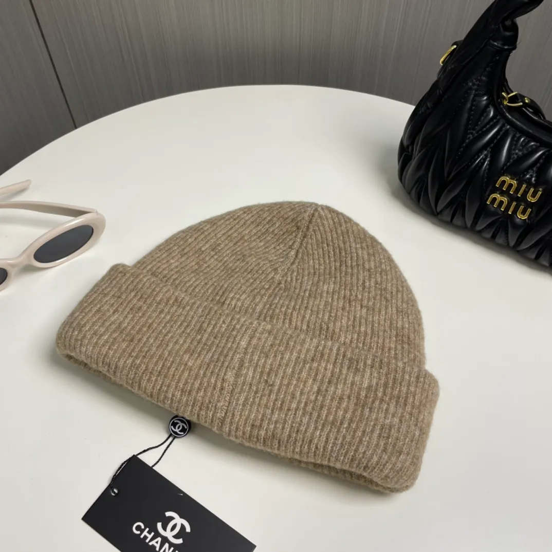 P66 comes with dust bag 🌺 [CHANEL] New wool knitted hat, Xiaohongshu, recommended by major Internet celebrities! Thicker and warmer, fashionable and popular🌸First-class texture, the best brand for keeping warm in autumn and winter, order now, limited quantity available