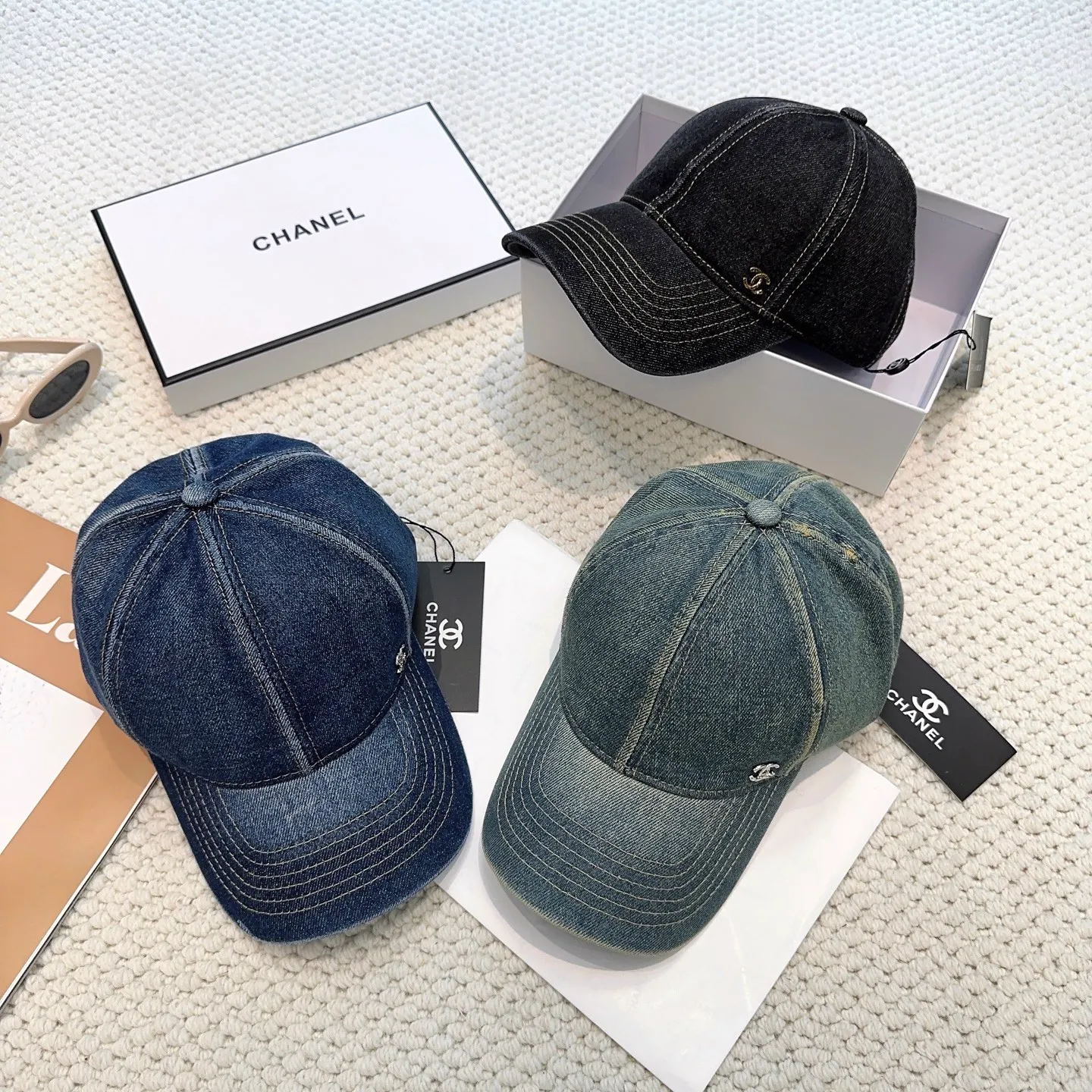 P66 CHANEL Chanel new style 🆕denim blue retro style baseball cap 🧢🔸 Take it out for holiday travel and look beautiful❕ Second-hand style. This kind of hat is not easy to match 😬 Ready in stock