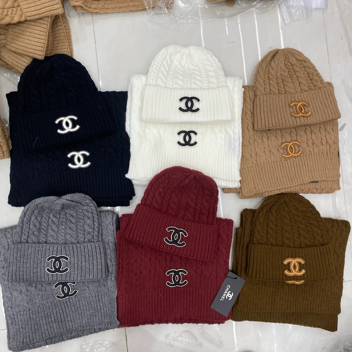 Chanel Chanel suit knitted hat + scarf