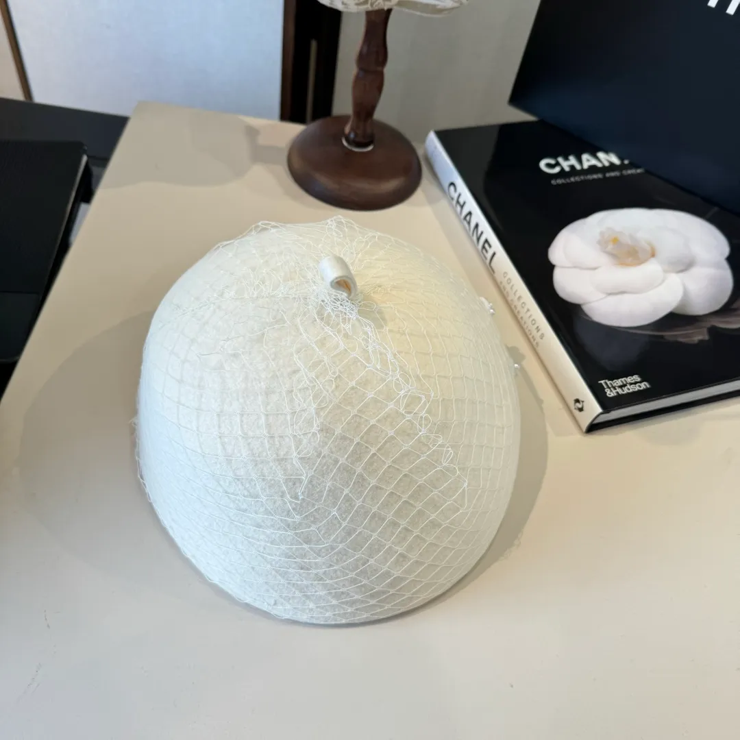 💰190¥ White Chanel beret, customized with small fragrance style high-end fabrics, head circumference 57cm