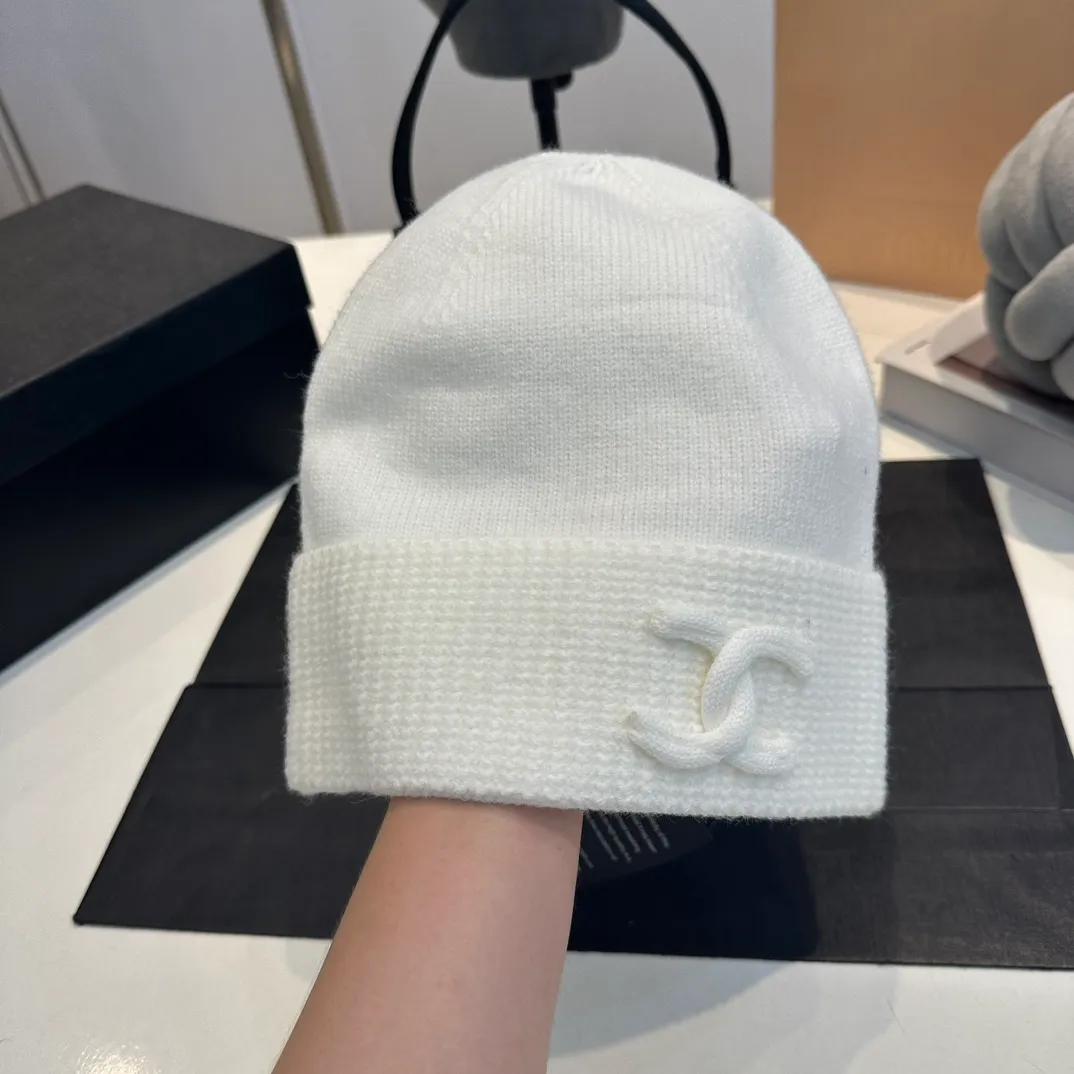 P60 Chanel official website quality Chanel autumn and winter woolen hat recommended by Internet celebrity fashion bloggers, Xiaohongshu hot style, super soft and comfortable knitted woolen hat with excellent elasticity!