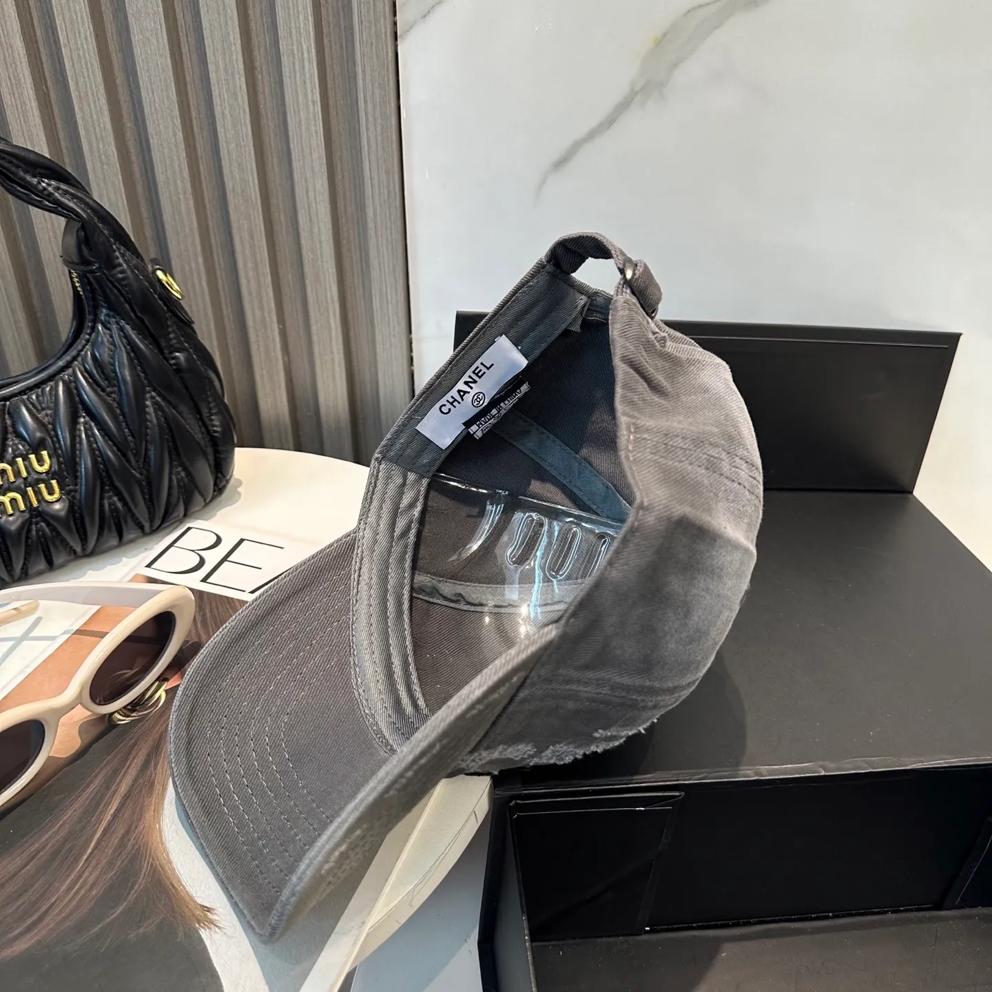 P66 Chanel's new simple baseball cap in dopamine color, a hot color at the moment - full of street style! Trendy and versatile, Xiaohongshu grows grass, poison, get your boyfriend, and cool together