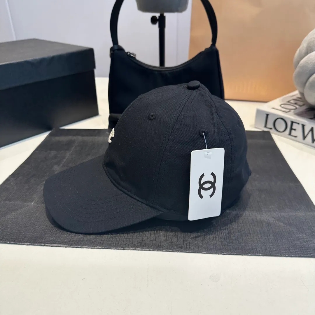P56 CHANEL new high-end diamond hard-top baseball cap, Xiaoxiang logo is classic and simple, fashionable and casual design new product