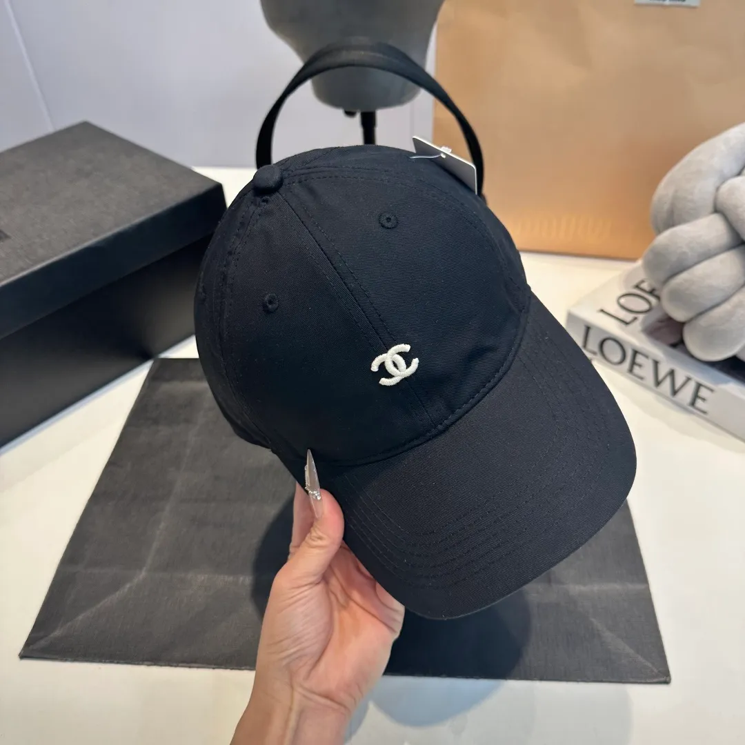 P56 CHANEL new high-end diamond hard-top baseball cap, Xiaoxiang logo is classic and simple, fashionable and casual design new product