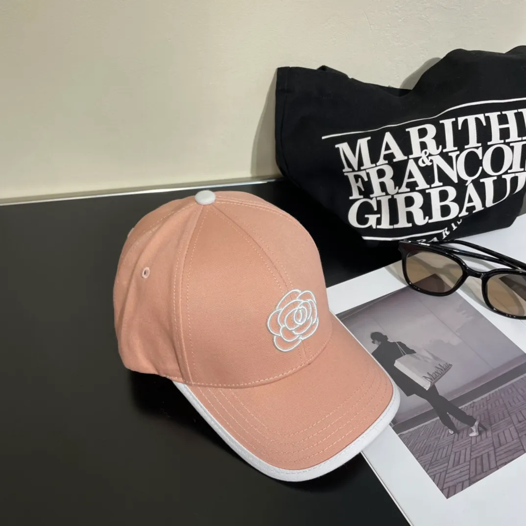 P80💰[CHANEL Chanel] 2024 new embroidered camellia baseball cap, new model shipped, big brand style is super easy to match, hurry up and get it!