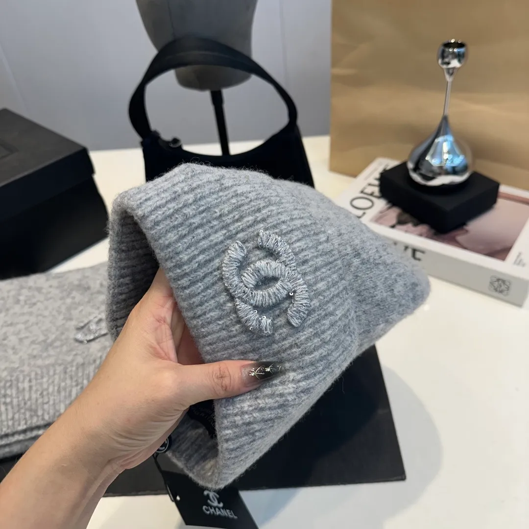 P220 Chanel Chanel knitted cashmere scarf hat set official model