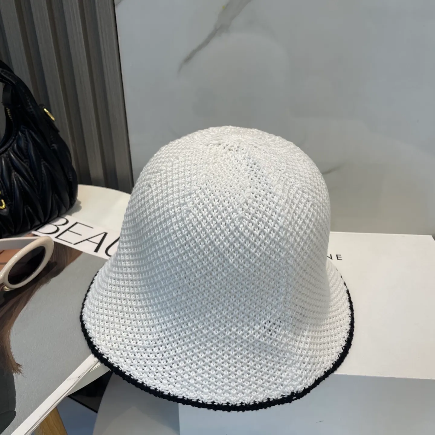 P60 is hot🔥The fashionable little item on the whole network is here, the Chanel 25c bucket hat is here, the versatile color + lambskin logo is really high-quality, and the key point is that it looks super good when worn. It is super small in appearance, French style for celebrities, can be worn in all seasons👍👍👍It can be folded and stored