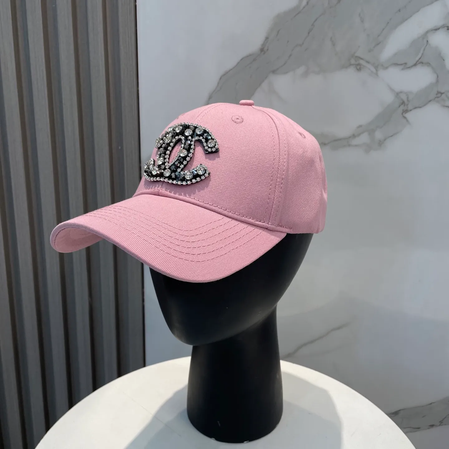 P50 CHANEL new high-end diamond hard-top baseball cap, Xiaoxiang logo is classic and simple, fashionable and casual design, popular new product