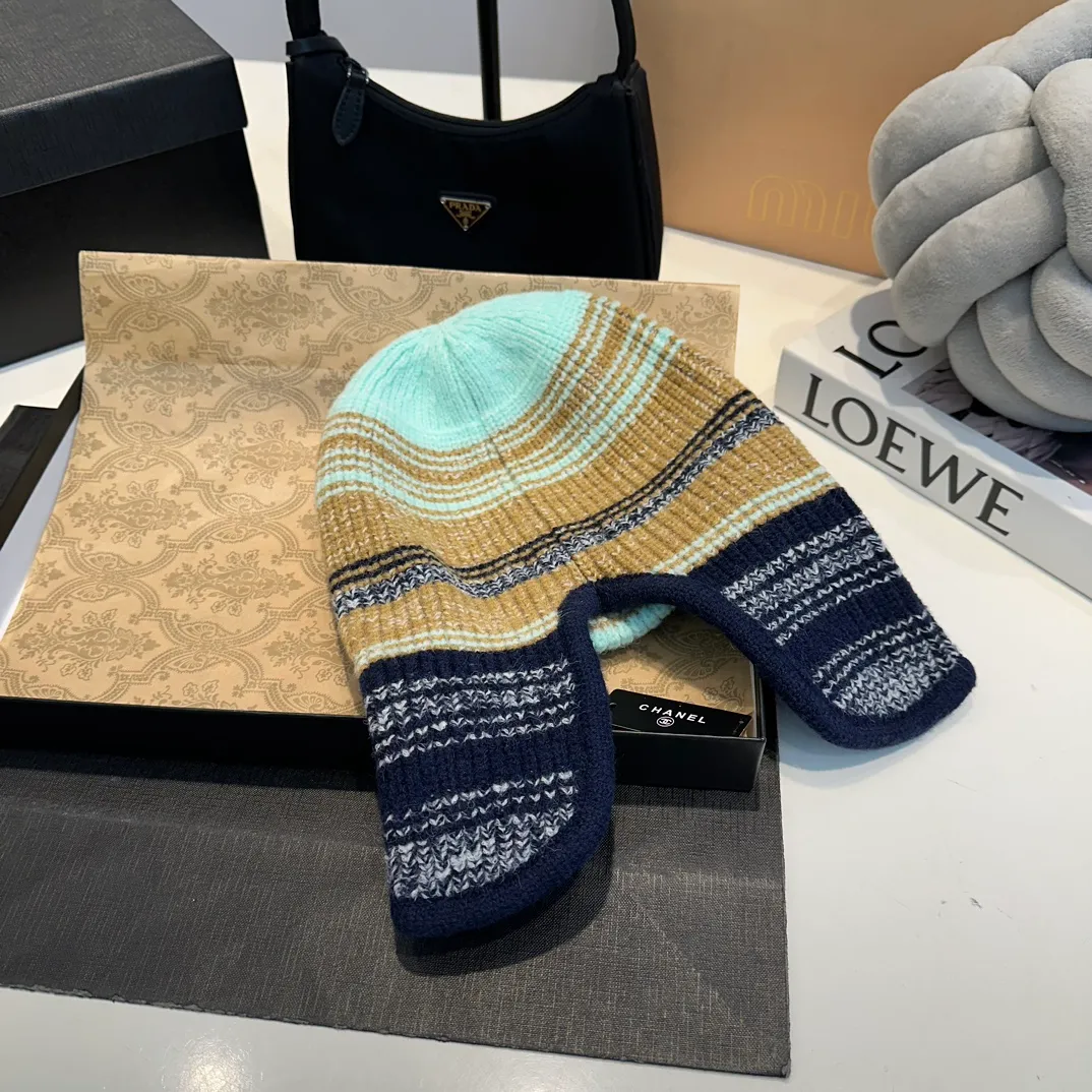 P70 Chane*🆕Chanel 24N new ski series wool hat, the popular Lei Feng hat all over the Internet, black and white, 4 colors, versatile and cool, can be worn by men and women as a couple, warm and good-looking, a must-have