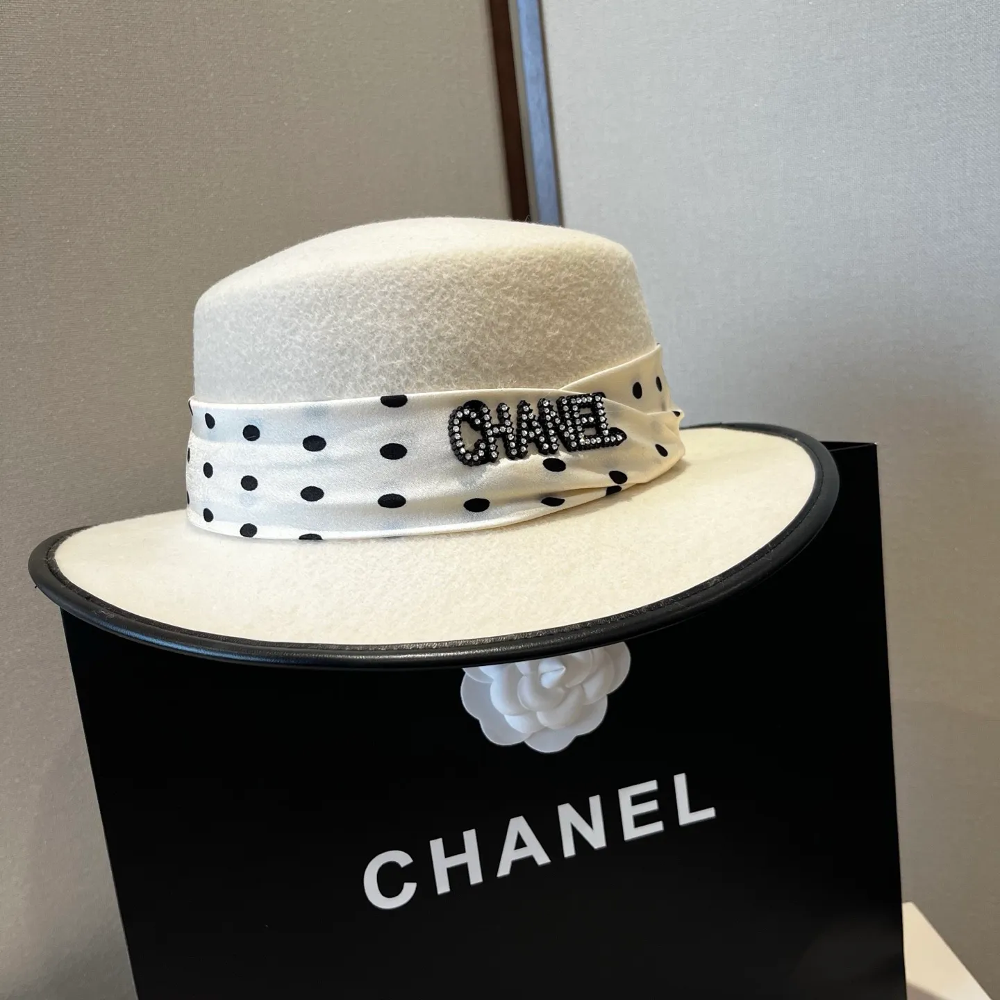 💰200¥ White Chanel new wool top hat, flat top hat, 100% wool fabric 🦙%, head circumference 57cm