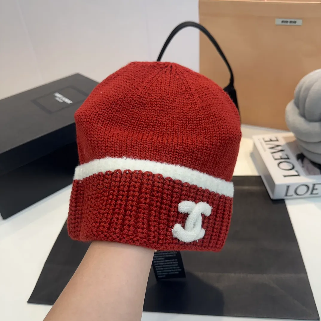 P70 official website quality Chanel 23K autumn and winter wool hat recommended by Internet celebrity fashion bloggers, a popular style in Xiaohongshu, a knitted hat with a super soft and comfortable feel, and excellent elasticity