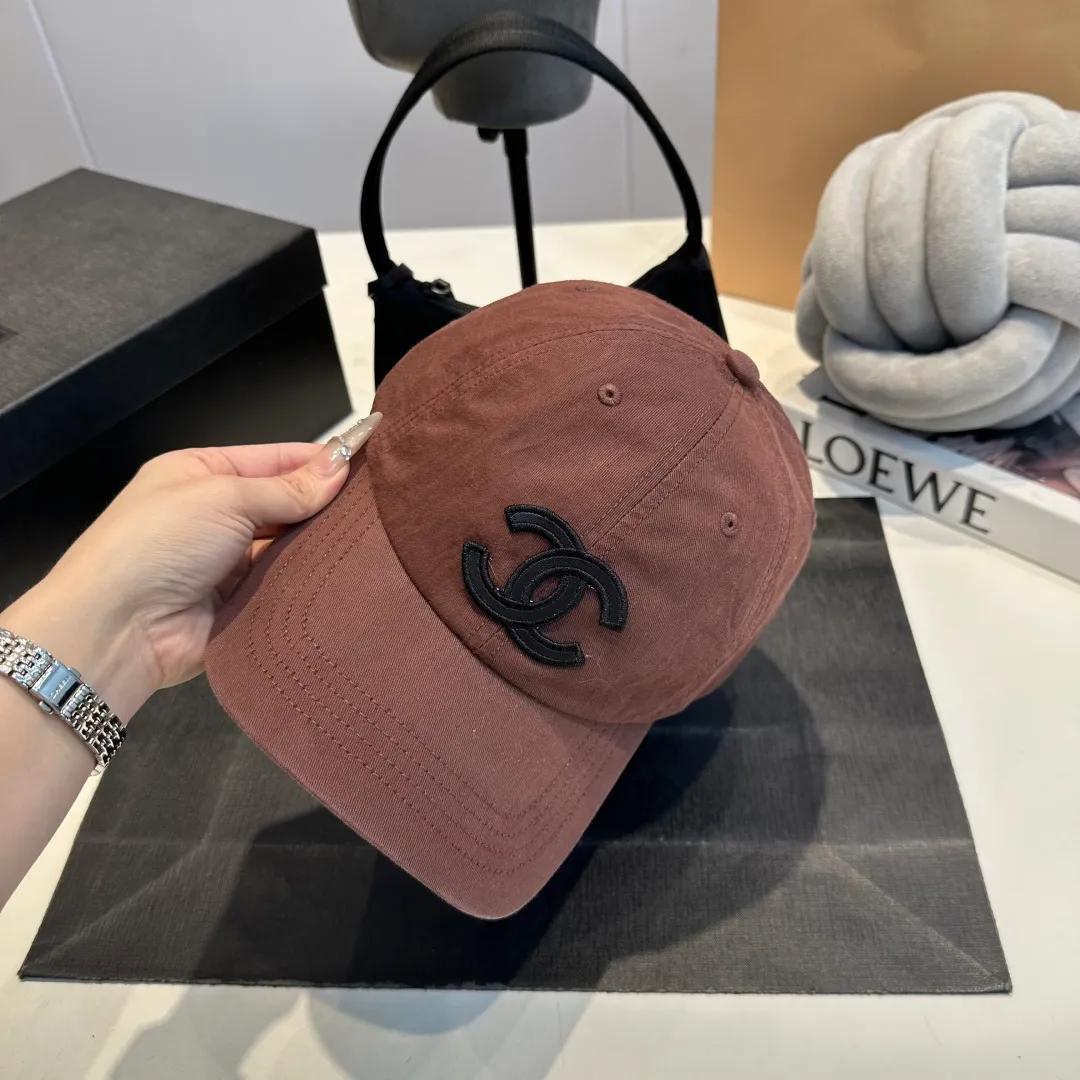 P60 Chanel Chanel 25 spring and summer new hole baseball cap, personalized broken corner brim design is full of sense