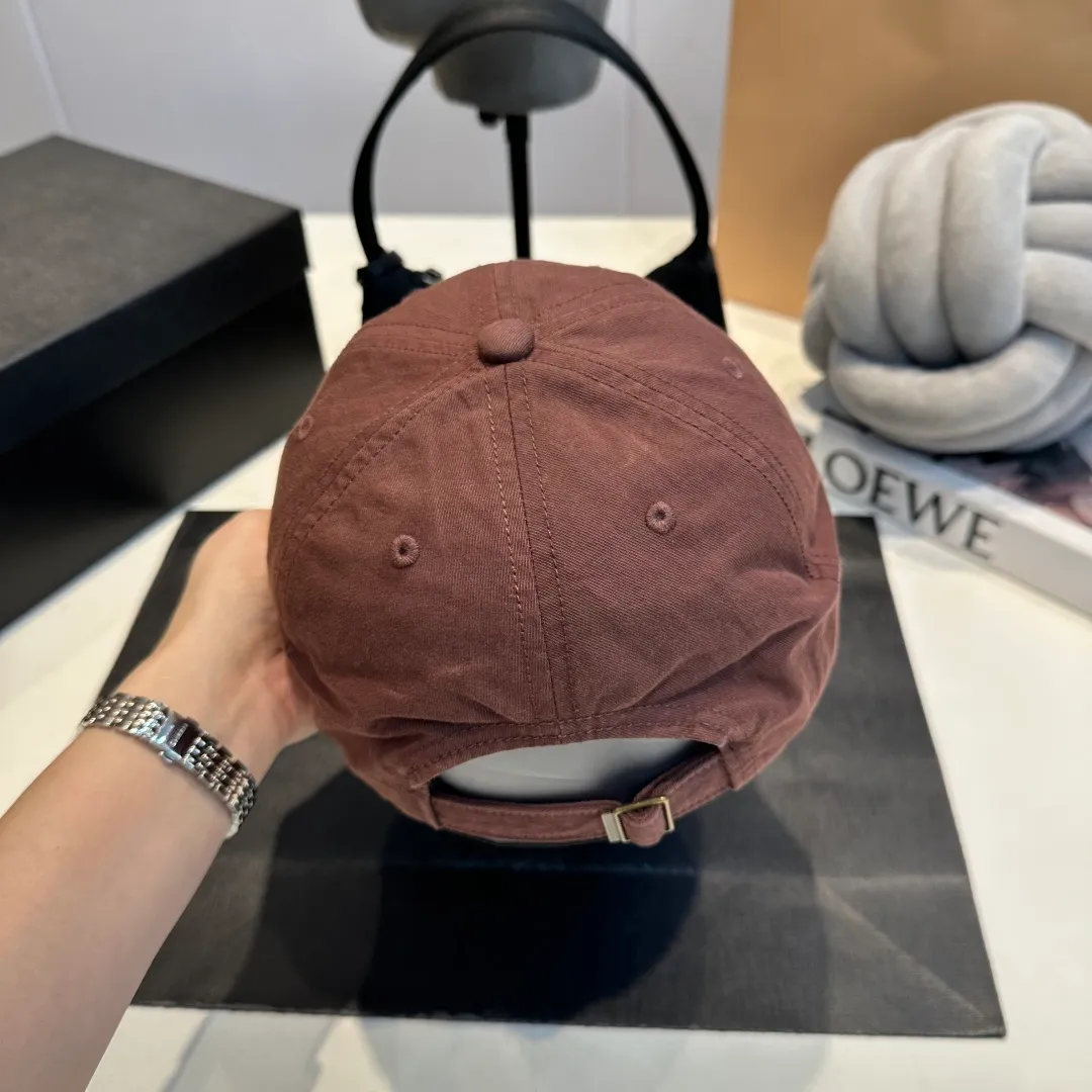 P60 Chanel Chanel 25 spring and summer new hole baseball cap, personalized broken corner brim design is full of sense