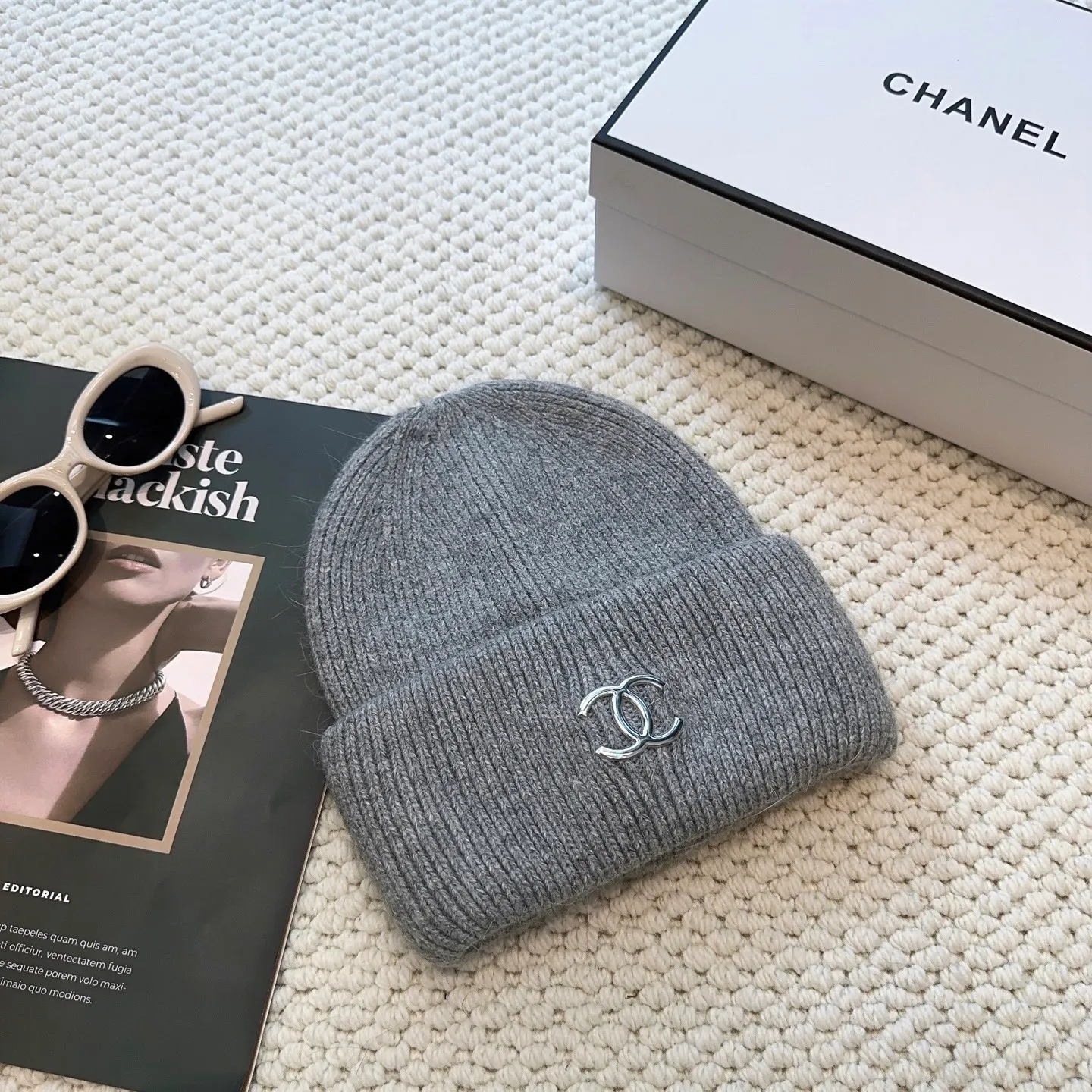 P60 comes with dust bag 🌺 [CHANEL] New rabbit fur knitted hat, Xiaohongshu, the main recommendation of major Internet celebrities! Thicker and warmer, fashionable and popular🌸First-class texture, the best brand for keeping warm in autumn and winter, order now, limited quantity available