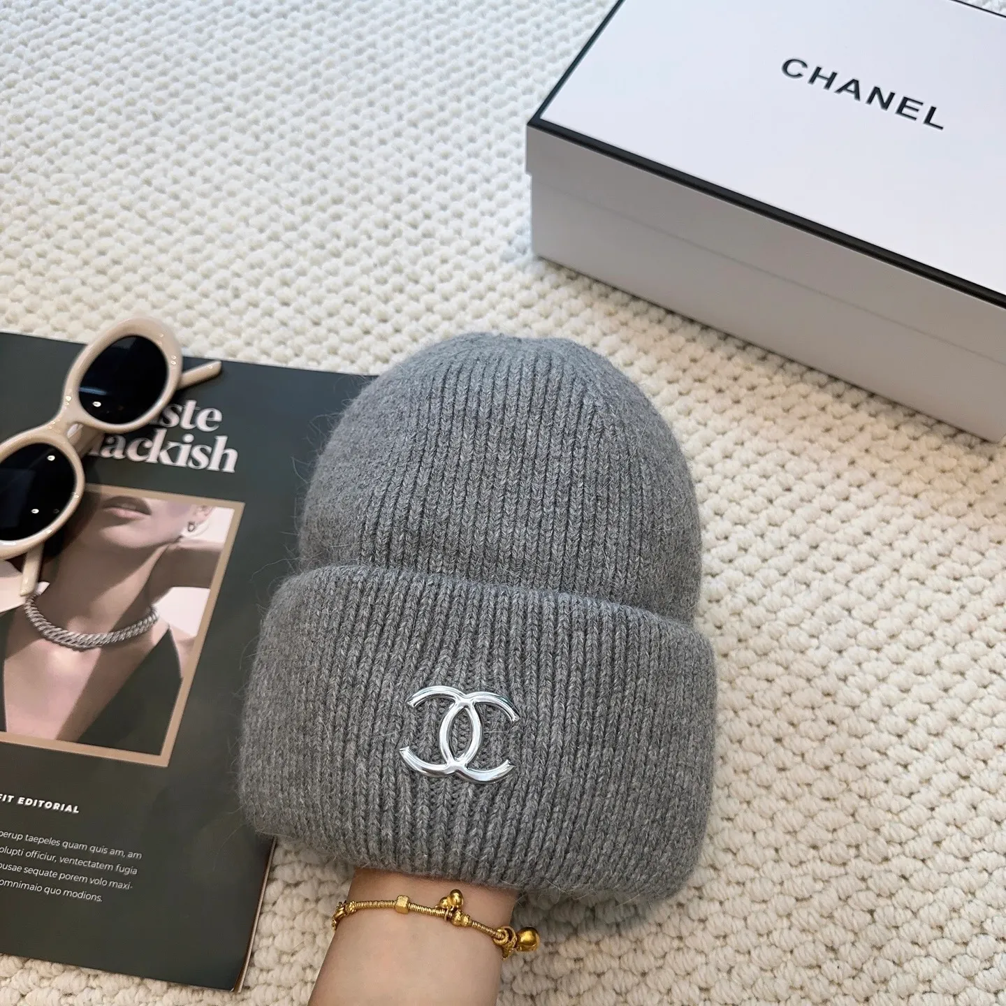 P60 comes with dust bag 🌺 [CHANEL] New rabbit fur knitted hat, Xiaohongshu, the main recommendation of major Internet celebrities! Thicker and warmer, fashionable and popular🌸First-class texture, the best brand for keeping warm in autumn and winter, order now, limited quantity available