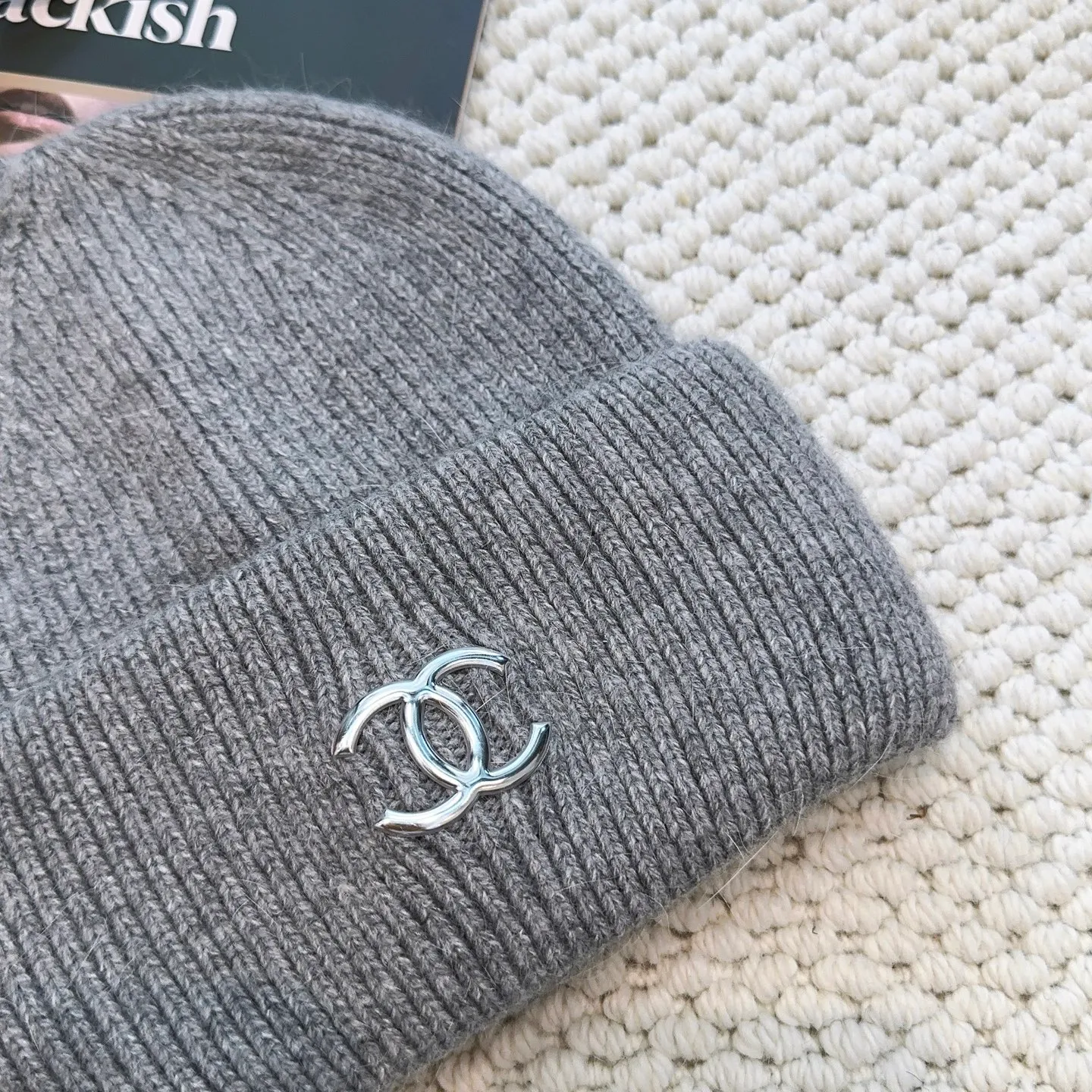 P60 comes with dust bag 🌺 [CHANEL] New rabbit fur knitted hat, Xiaohongshu, the main recommendation of major Internet celebrities! Thicker and warmer, fashionable and popular🌸First-class texture, the best brand for keeping warm in autumn and winter, order now, limited quantity available