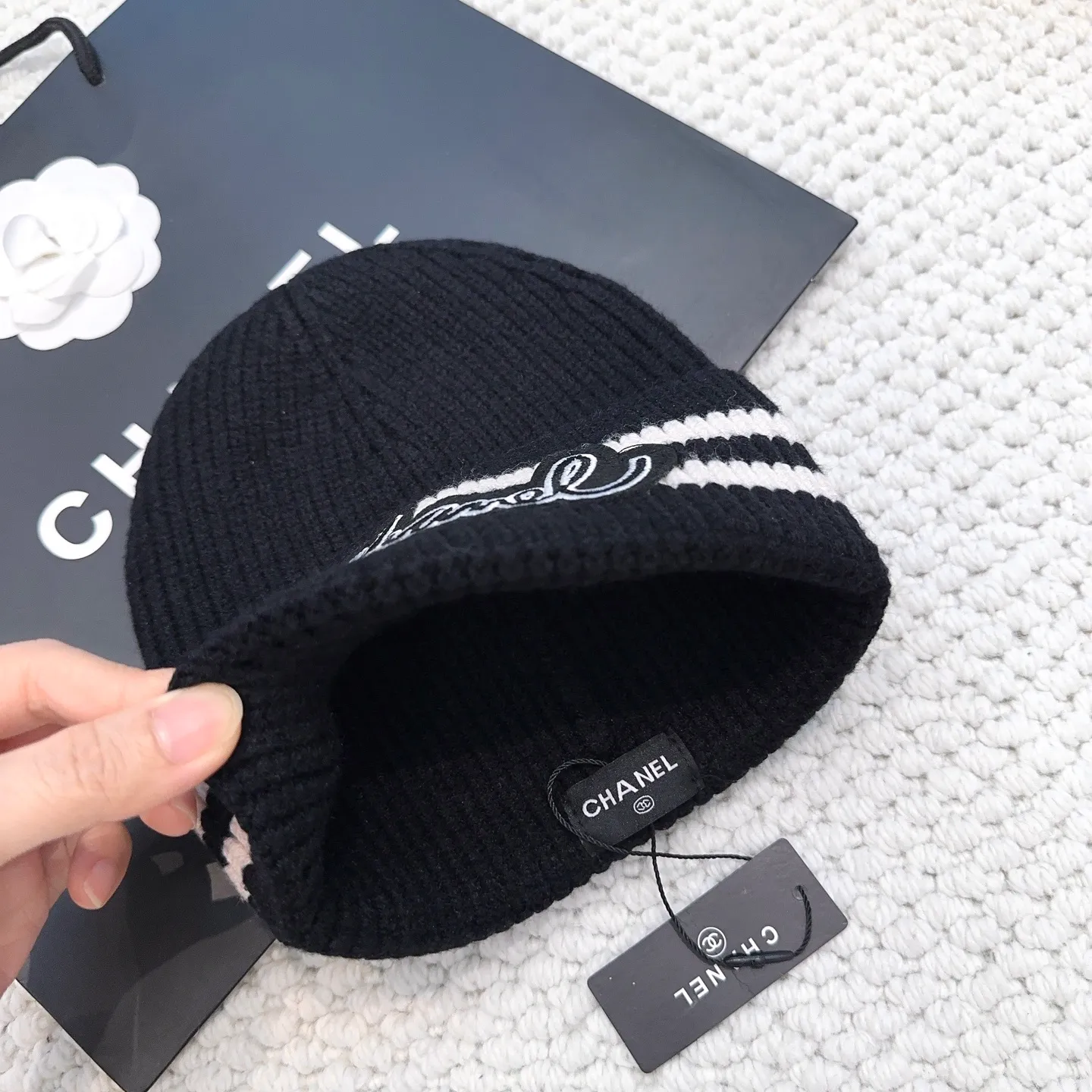 P70 Chanel official website quality Chanel autumn and winter woolen hat recommended by Internet celebrity fashion bloggers, Xiaohongshu's popular style, super soft and comfortable knitted hat with excellent elasticity!